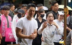 蔣萬安反罷「本命區」陪立委掃街 外媒關注