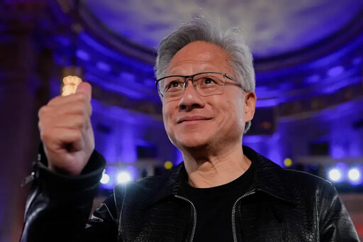 黃仁勳抵台說這句!他讚藍營宣傳片:神預言