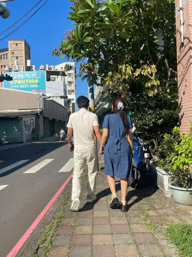 黃國昌一早白帥帥投票!「寶貝」低調黏尪旁