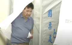 趙少康823問1題「扣倒3親綠名嘴」！他秒答