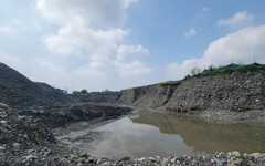 驚見美濃大峽谷！郭正亮舉「5千天坑」示警