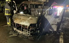 國道1號南下火燒車！駕駛緊急棄車逃生