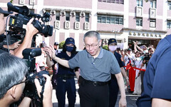 柯文哲庭上「緊咬這人」!她直呼:很奇怪