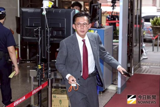 王義川爆跟蹤者是前助理 黃國昌批：秀下限