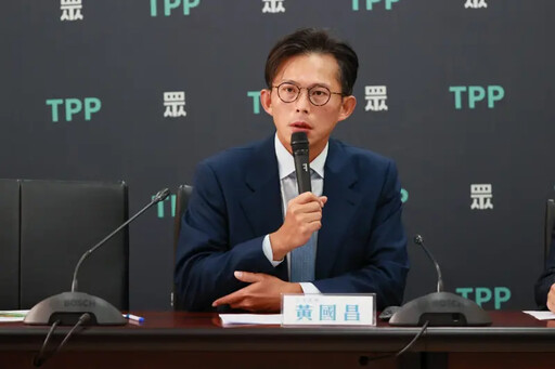 不滿黃國昌「養狗仔」 吳思瑤質詢痛罵