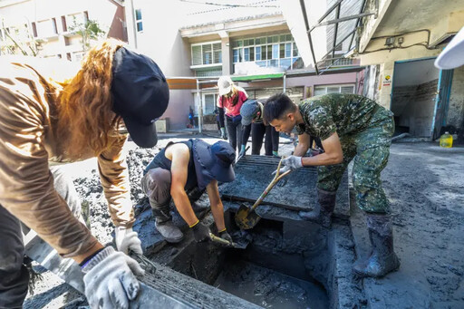 國軍清消日夜輪班 拚花蓮災區早日恢復生活