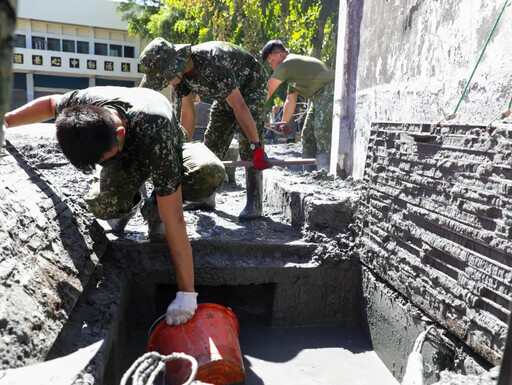 國軍清消日夜輪班 拚花蓮災區早日恢復生活