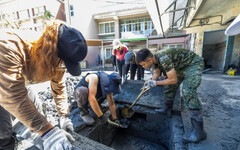 國軍清消日夜輪班 拚花蓮災區早日恢復生活