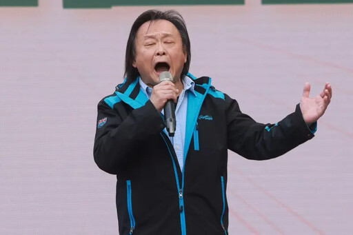 王世堅成爆紅歌手！「激動神曲」超洗腦