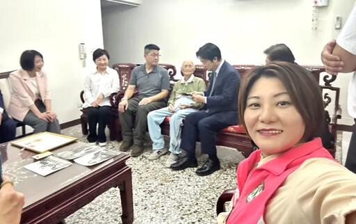 賴清德探望台中百歲人瑞 與盧秀燕再度同框