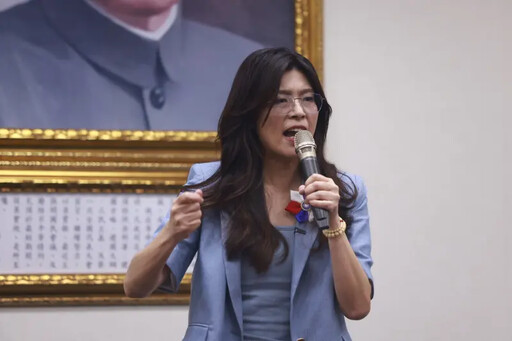 人物/棄綠轉藍變洪秀柱第二 鄭麗文創紀錄