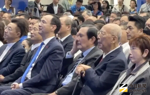 鄭麗文沒看稿激動致詞 馬英九台下大爆哭