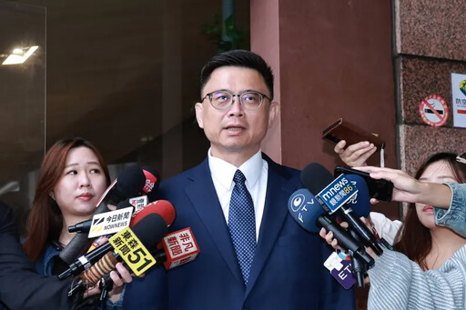 登記高雄市長初選！賴瑞隆：初選競爭後團結