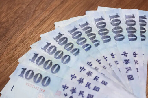 綠強調一萬「行政院發的」!他驚:配合老共