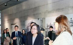 訪柏林圍牆！蔡英文：在歷史前都是微小存在