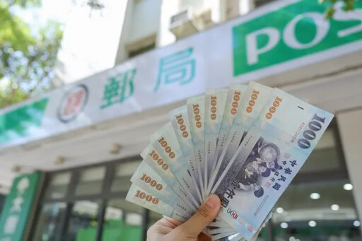 綠營急搶普發1萬功勞？最新民調曝真實心聲