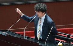 槓上沈伯洋 賴苡任再控：培養學生當情報員