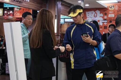 台大地理系校友送300杯手搖 身份線索曝光