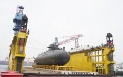 海鯤號潛艦移至乾塢工程 台船：逐項完成驗測達成交艦目標