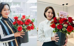 慶祝38婦女節 韓國瑜霸氣送女立委每人「一盆玫瑰花」