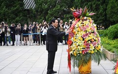 參訪黃花崗72烈士墓園！馬英九哽咽：盼兩岸中國人記得先賢犧牲