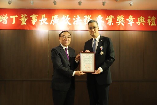「台越司法互助」推手是他 丁廣欽獲法部頒發一等專業獎章
