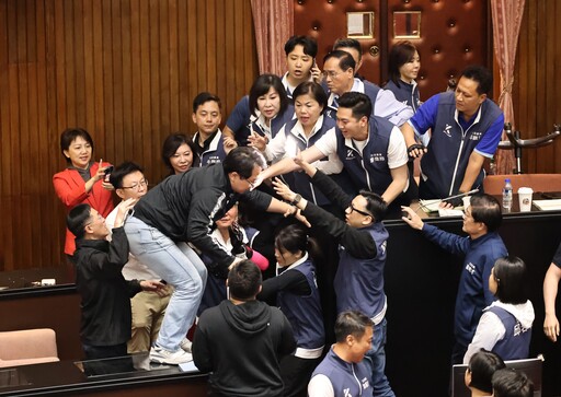台灣民意基金會民調／5成8支持藐視國會罪 517朝野混戰31.6%挺「這黨」