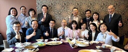 照片曝光！韓國瑜趁空檔與藍委餐敘 喊與自家人相聚「很是愉快」