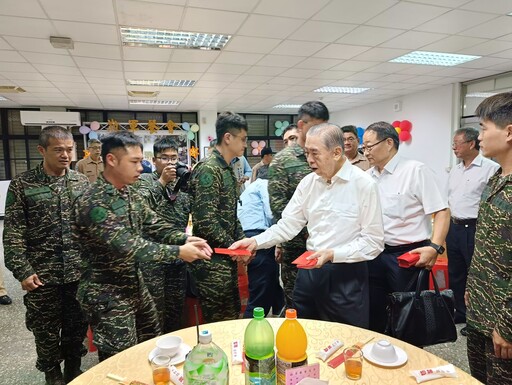 解放軍圍台軍演增加 李棟樑慰問偏遠駐軍感謝官兵保衛家園