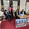 《選罷法》攻防再起！綠委輪班守議場門口 小黨聯合發聲反對提高罷免門檻