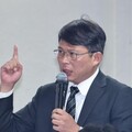 黃國昌挺罷免連署加嚴 綠委諷：「傅隨組織」接下來「比藍還藍」