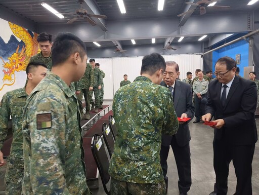 解放軍連續在東部外海軍演 李棟樑犒慰海軍168艦隊及宜蘭駐軍