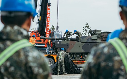 地表最強戰車首度踏上國土 38輛M1A2T戰車凌晨運抵裝訓部