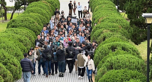 韓國瑜神隱！綠委抗議1分鐘沒收選罷法 直衝辦公室、官邸找人