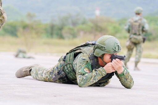 獨家／網傳超瞎國軍手槍臥射姿勢圖 陸軍證實是真的將加強訓練