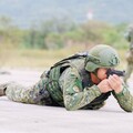 獨家／網傳超瞎國軍手槍臥射姿勢圖 陸軍證實是真的將加強訓練