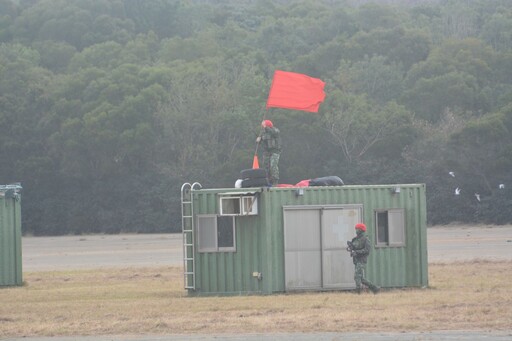 陸軍聯兵營首度秀戰力 機步、戰車納陸航特遣隊保護關鍵設施