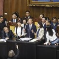 游智彬鬧場惹議！民進黨團不滿韓國瑜不處理 占主席台杯葛議事