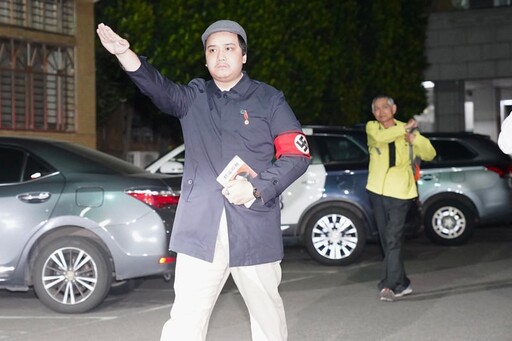 扯爆！罷免李坤城領銜人宋建樑應訊 竟戴納粹臂章、比納粹手勢