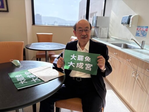 柯建銘探視「花媽」不忘大罷免 陳菊轉出加護病房