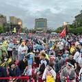 426凱道集會未開場萬張座椅已滿 黃國昌帶領支持者高喊：釋放柯文哲