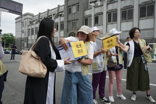 清點罷免傅崐萁連署書近14小時剔除11張引關切 中選會說話了