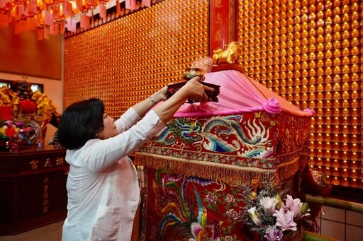 張麗善代燒疏文動作遭批太粗魯 雲林縣政府回應:「有心人士勿藉事生端」
