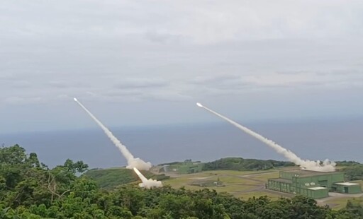 新世代武器曝光!「海馬斯多管火箭」首度在台實彈射擊 最大射程達300公里