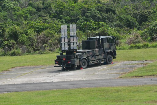 陸射型劍二防空飛彈首度在媒體前接戰 成功命中靶機展現優異攔截效能