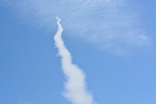 陸射型劍二防空飛彈首度在媒體前接戰 成功命中靶機展現優異攔截效能