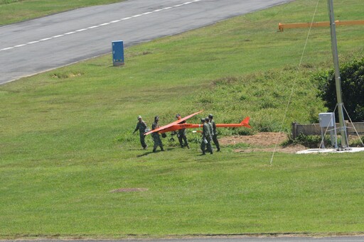 陸射型劍二防空飛彈首度在媒體前接戰 成功命中靶機展現優異攔截效能