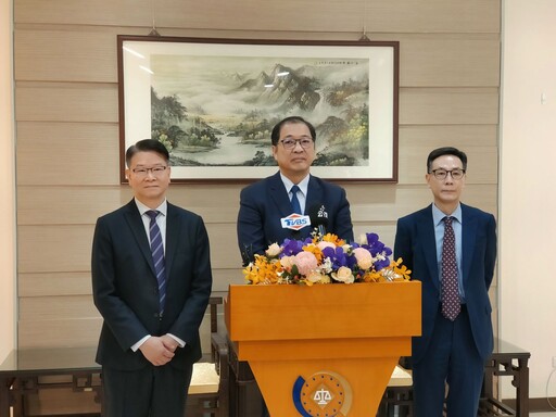 女涉詐50億元奢侈品遭沒收 法務部長鄭銘謙拍出40萬元名牌包