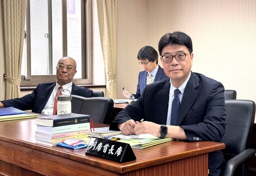傳歐陽娜娜國籍遭註銷終身不得入境 邱垂正、事實查核中心：假訊息