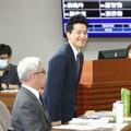 總統府阿兵哥沒飯吃、沒錢繳水電費 何志偉立院哭窮沒用「吳釗燮來才解凍」